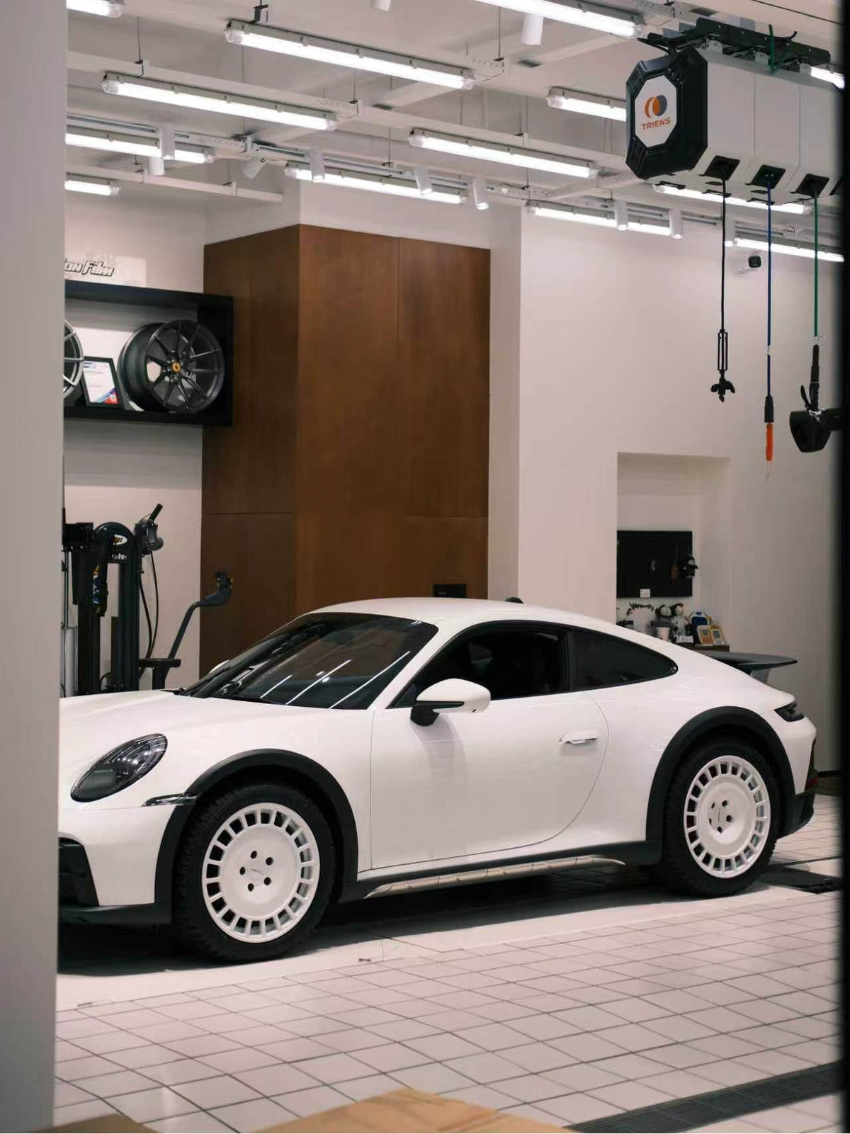 FACEWHEELS FW1030 × PORSCHE 911 DAKAR 992