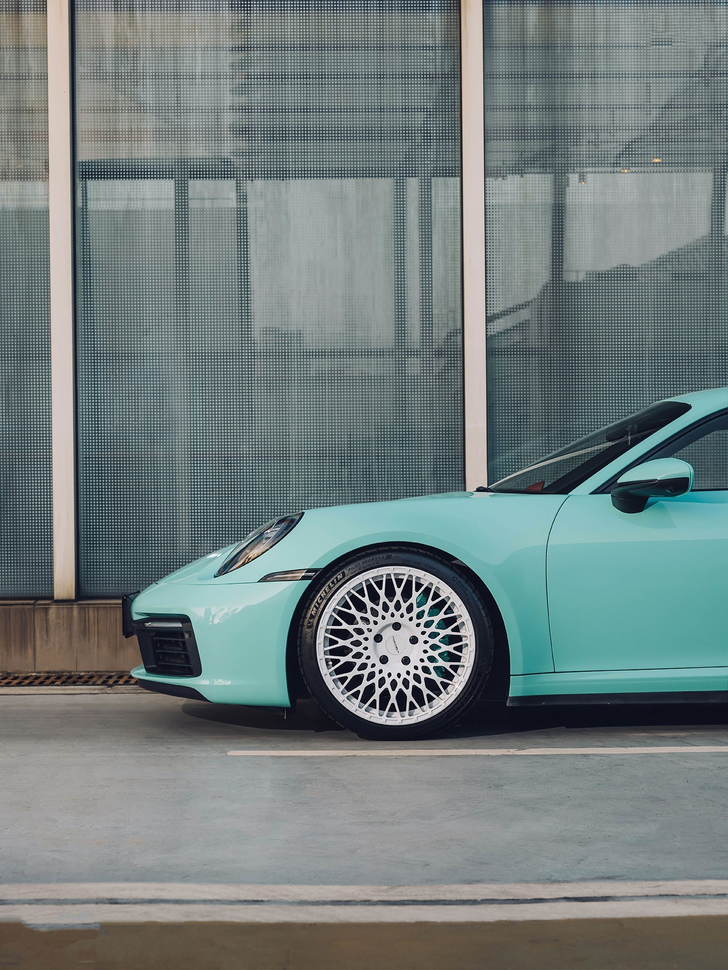 FACEWHEELS FW1032 × PORSCHE 911 CARRERA 992